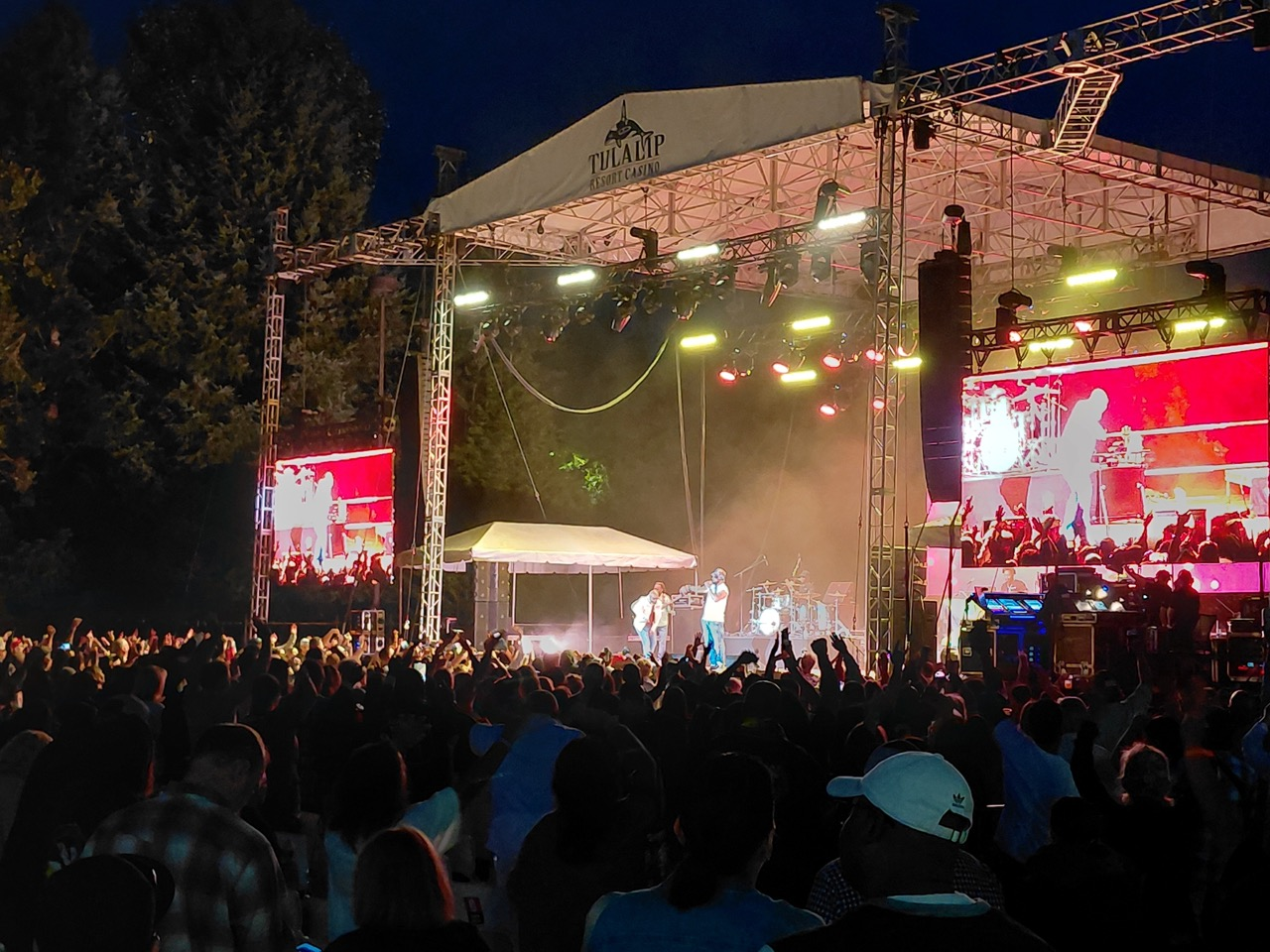 Tulalip Casino Large Tulalip Casino - Shaggy on stage